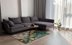 Bright & Modern 3 Room Apartment With All Amenities